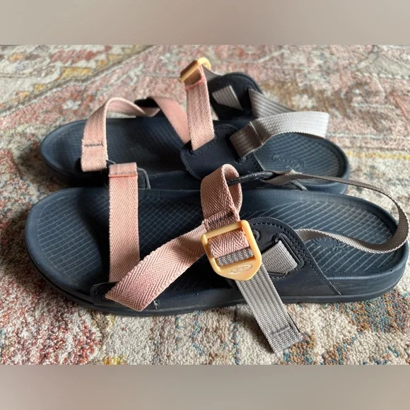 Chaco Lowdown Sandal in Apricot Lilac (Size 8) - Picture 2 of 3